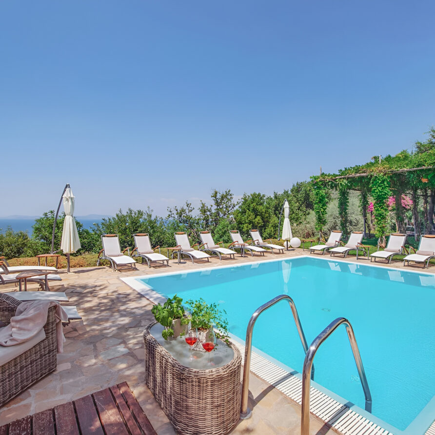 Luxury Villa Capri with Pool & Garden