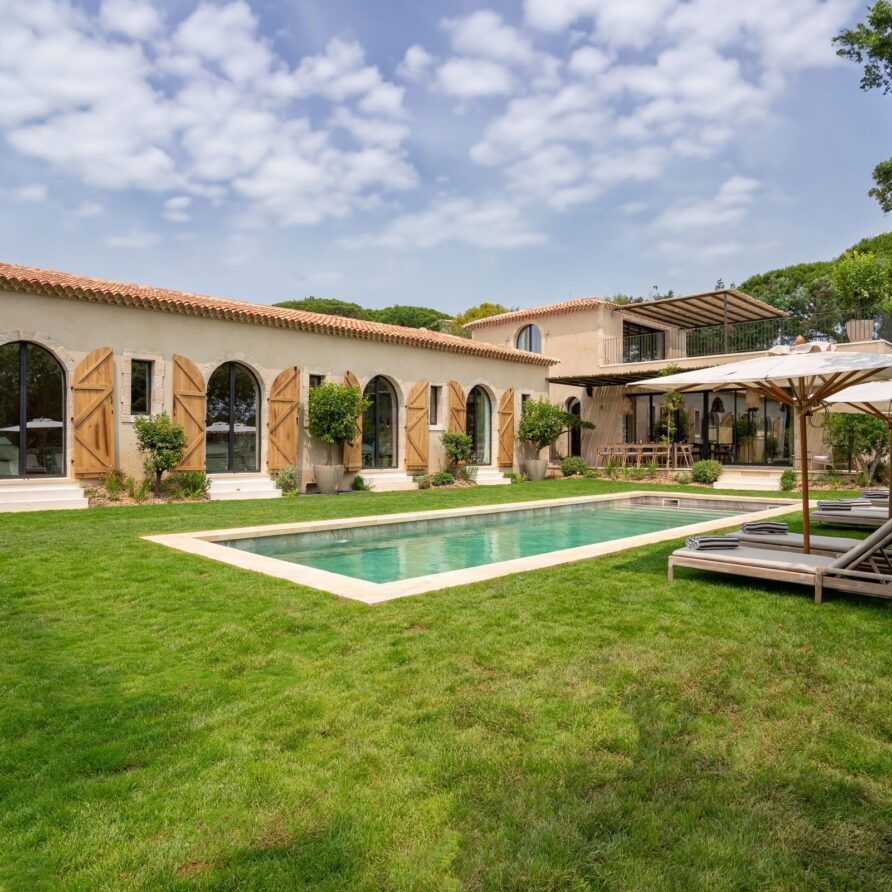 Luxury Villa Nice with Pool & Gym